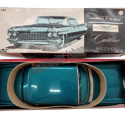 Bandai Baby Cadillac Sedan Tin Toy Car Vintage Battery Operated Vehicle with Box